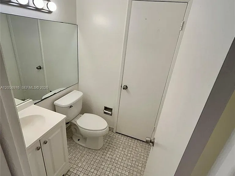 210 W Park Dr #2012 — Photo 5