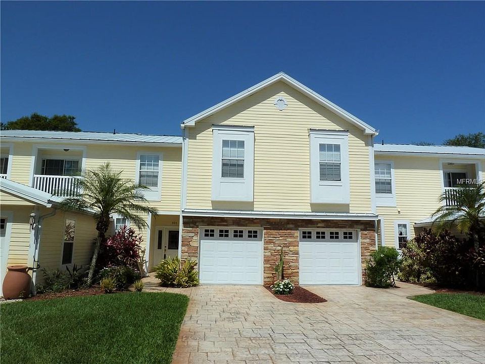 1st image of 905 Woodbridge Ct