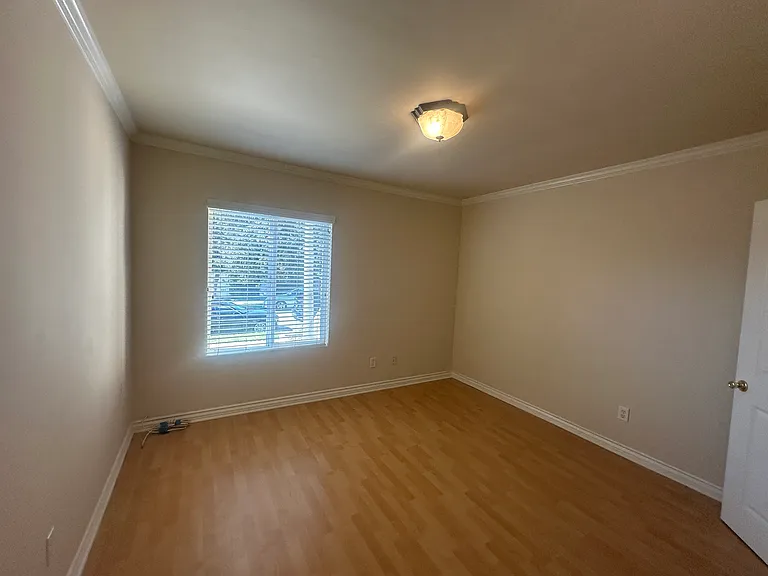 924 Estelle Ave #C — Photo 8