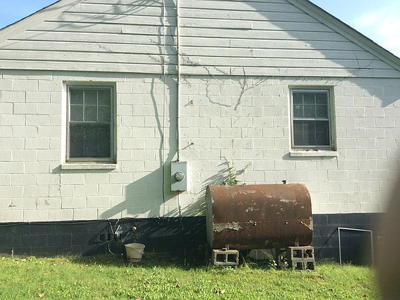 4th image of 206 Truxton Ave