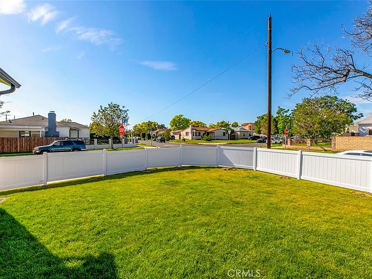 12340 Lull St — Photo 5
