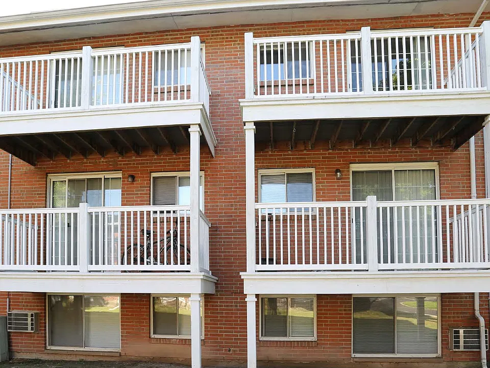 Westbrooke Commons Apartments and Townhomes