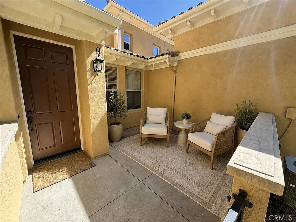 2 bed, 2.5 bath, 1364 sqft, $3,950 — Photo 2