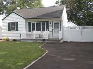 39 Louis Ave, Patchogue, NY 11772