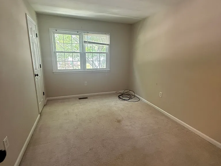 274 Exeter Rd — Photo 10