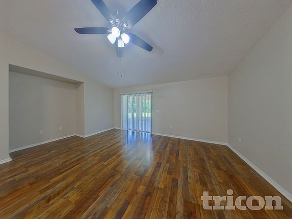 3rd image of 609 White Oak Way
