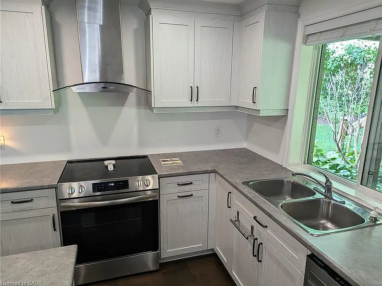 561 Marl Meadow Cres #LOWER — Photo 4