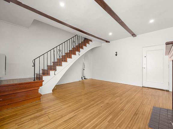 2nd image of 226 S Fuller Ave #1/4