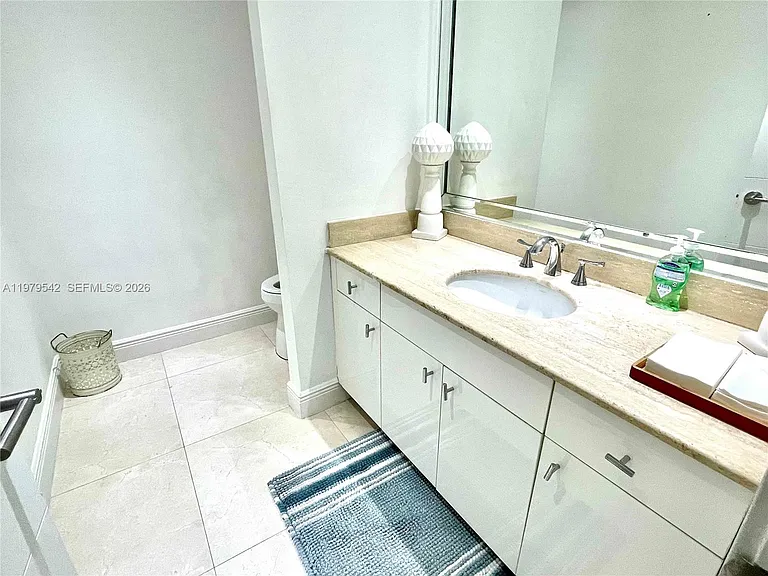 19707 Turnberry Way #Townhouse 5 — Photo 16