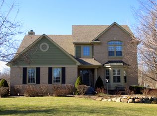 10444 Londonderry Dr, South Lyon, MI 48178