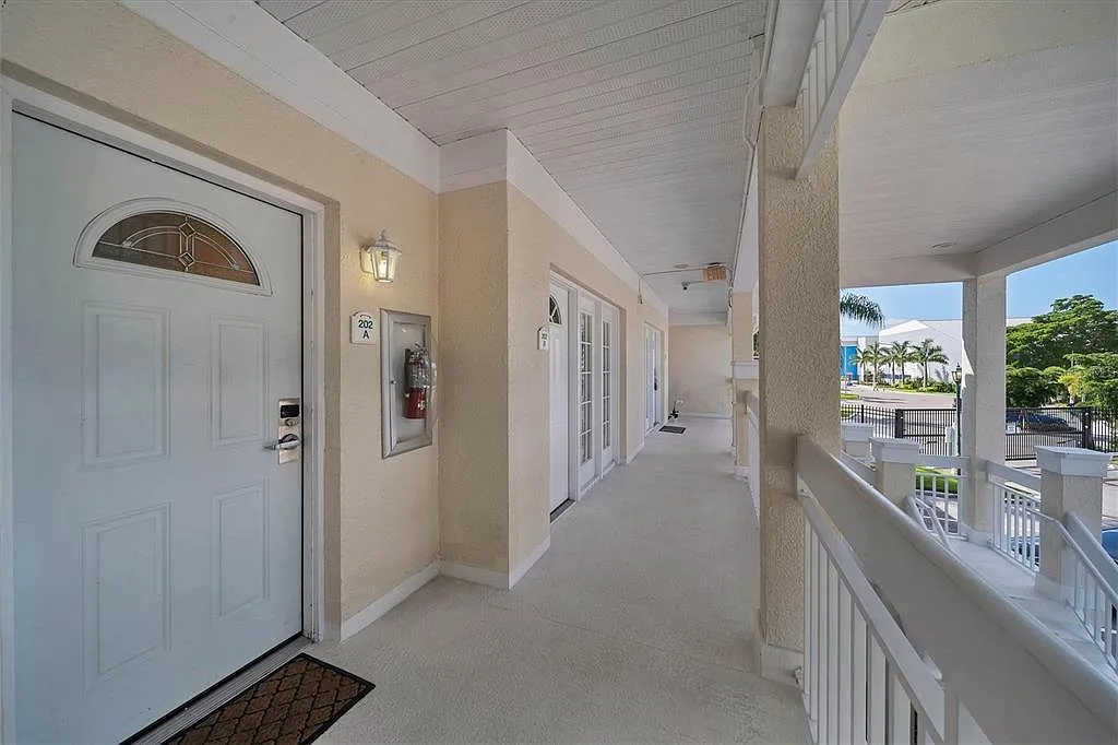 2 bed, 2.0 bath, 1119 sqft, $4,000 — Photo 2