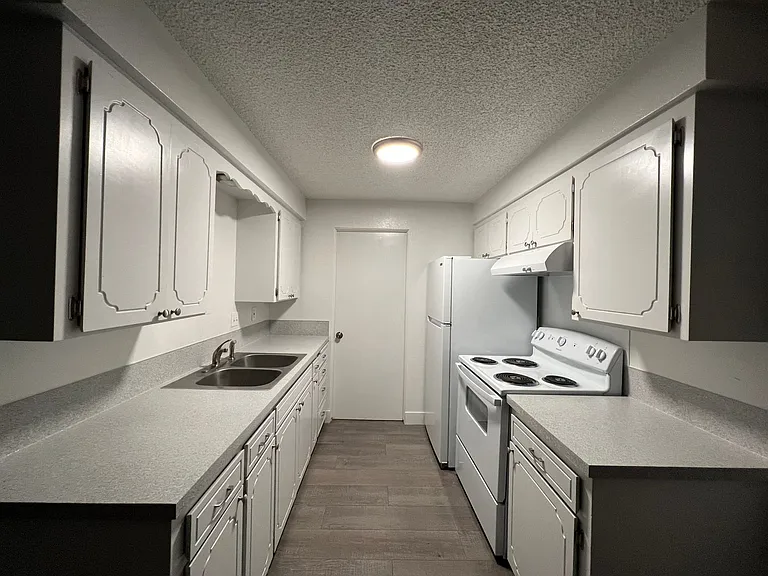 144 Smith Ave #9 — Photo 1