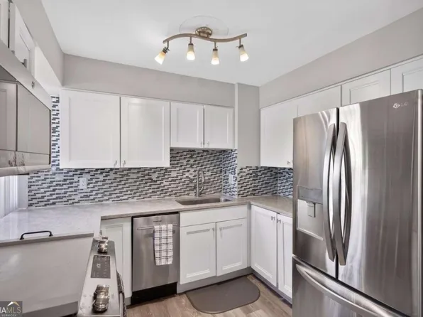 2479 Peachtree Rd NE APT 214, Atlanta, GA 30305