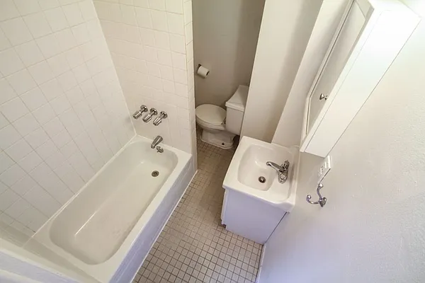 Rented by Bond New York | media 7