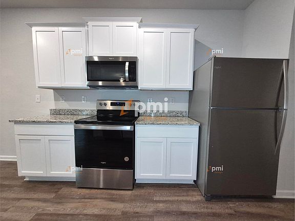 3rd image of 3338 Bridgewood Dr