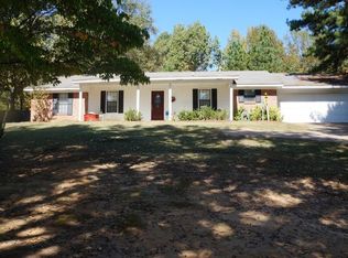 308 Pinewood Dr, Columbus, MS 39702