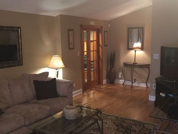 LIVING ROOM(view from front)