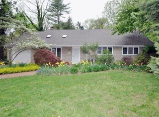 16 Circle Dr, Moorestown, NJ 08057