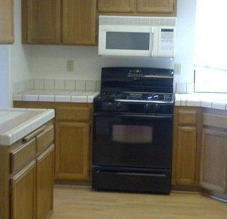 5th image of 100 Saybrook Ave