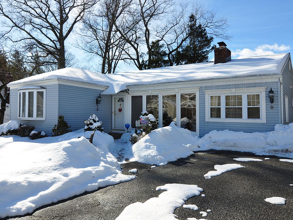 1st image of 144 Huntley Dr