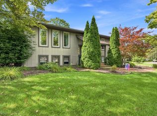 140 Hemlock Dr, Cuyahoga Falls, OH 44223
