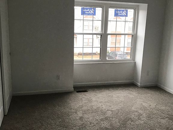 Frt (mstr) bdrmw/ lg closet