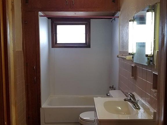 5th image of 244 Fairview Ave