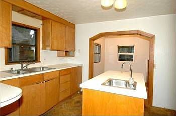 4th image of 912 E Marine View Dr