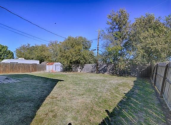 3rd image of 1100 Chapel Hill Dr
