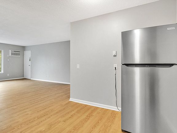 5th image of 814 W Walnut St #875ff3b54
