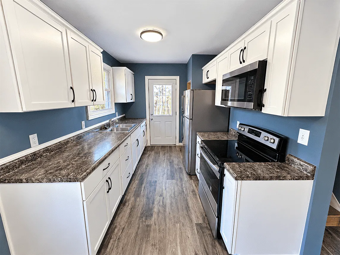 3 bed, 1.5 bath, 1179 sqft, $1,995 — Photo 2