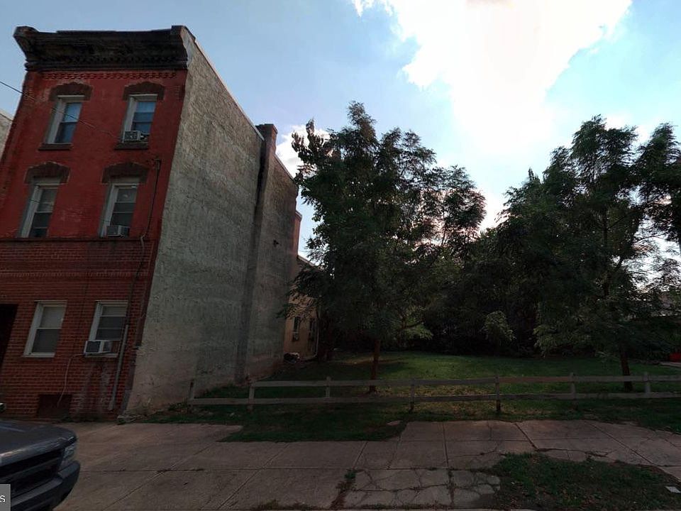 2nd image of 716 W York St