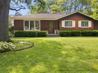 6133 S 37th St, Greenfield, WI 53221