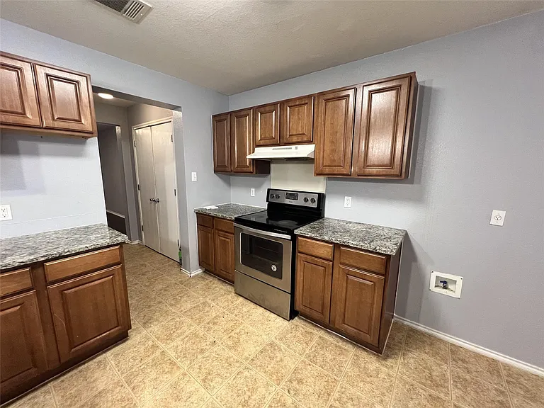 13501 Marie Ln — Photo 7