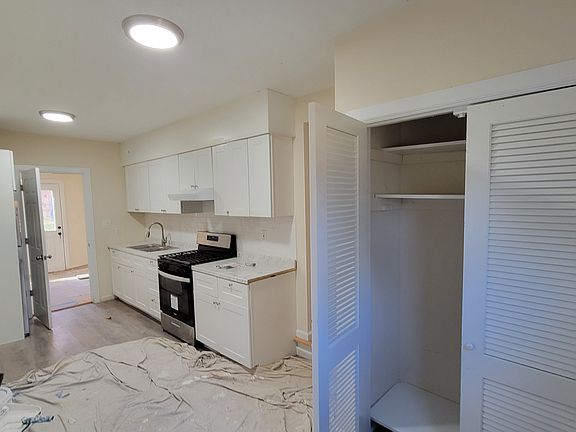 4th image of 32 Hillside Ave #2