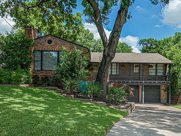 2nd image of 2203 Stevens Wood Ln