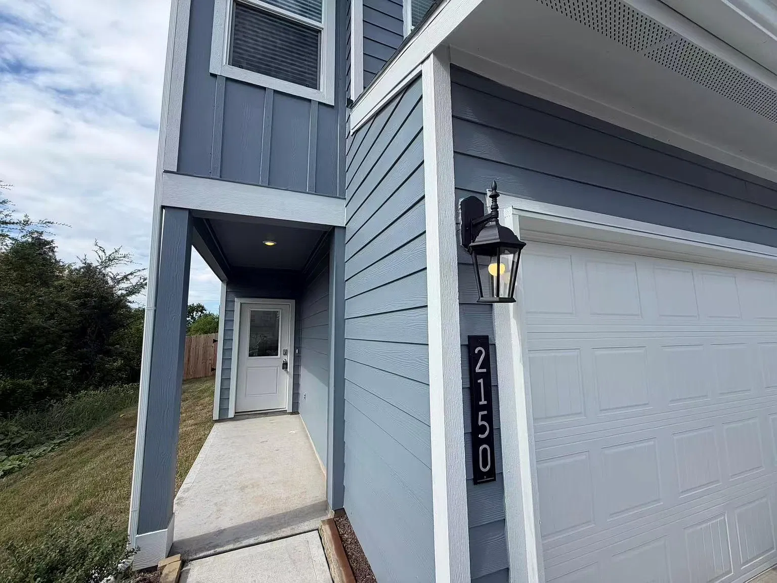 3 bed, 2.5 bath, 1587 sqft, $2,300 — Photo 2