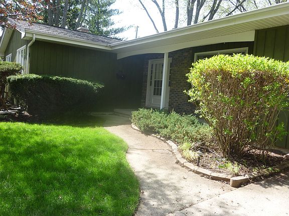 Close to Schools and Train