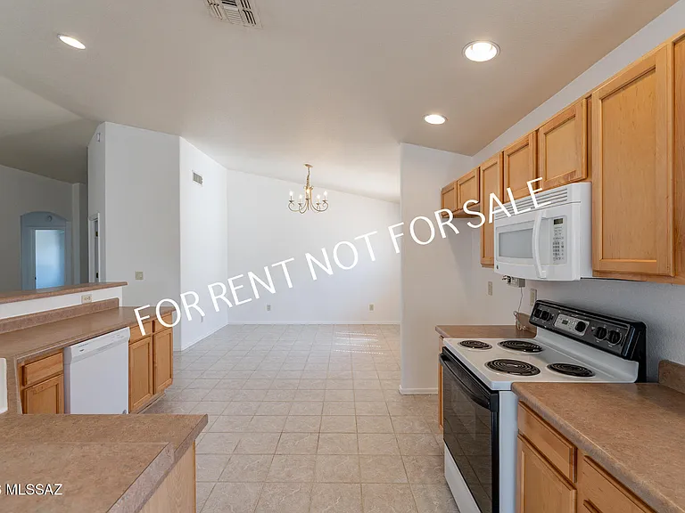 2439 W Rousseau St — Photo 17