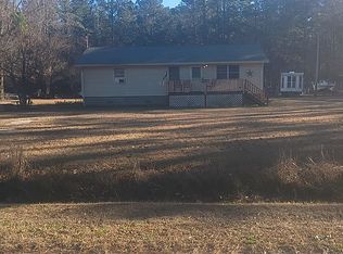 206 Village Dr, Beaufort, NC 28516