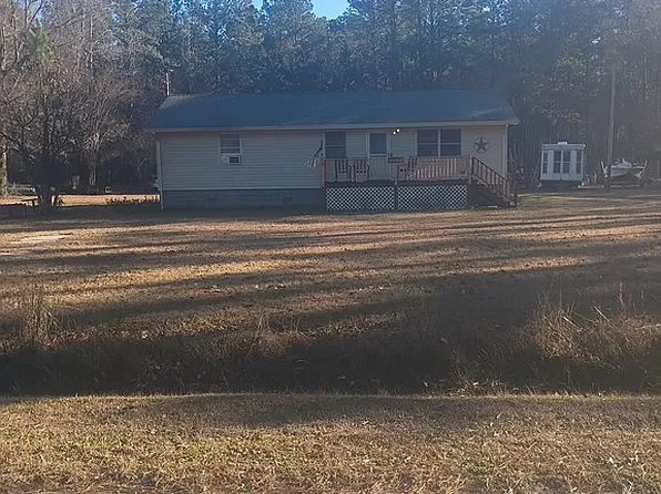 206 Village Dr, Beaufort, NC 28516