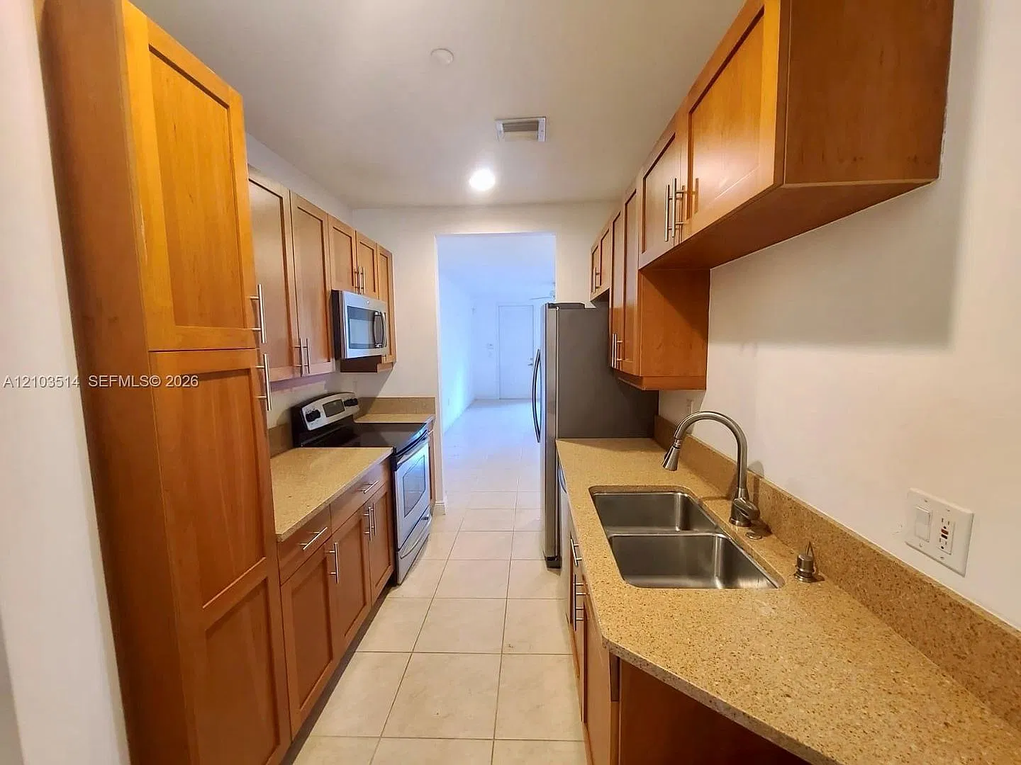 300 SW 14th Ave — Photo 3
