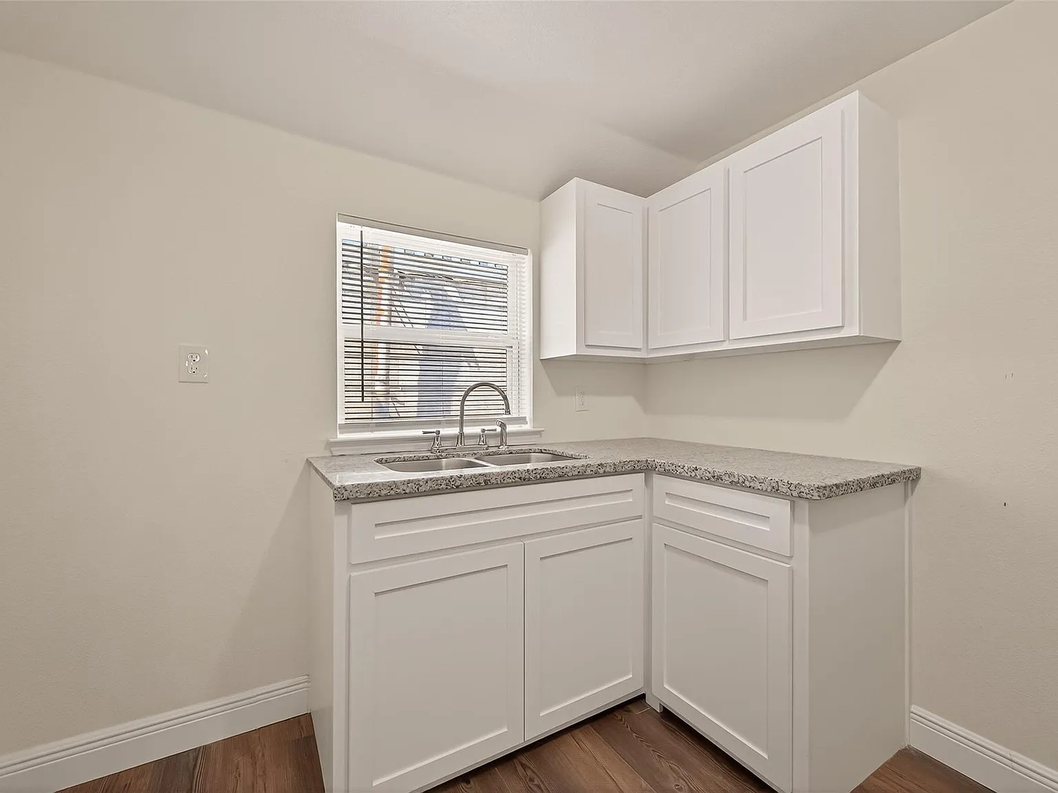4901 Stimson St — Photo 4