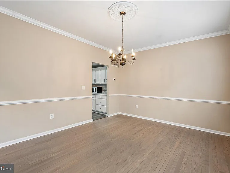 905 Royal Elm Ct — Photo 11