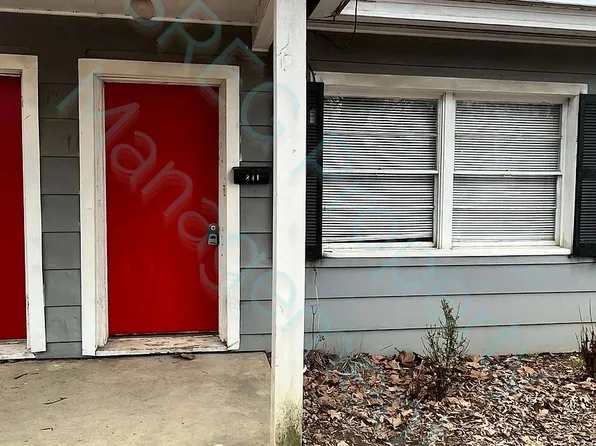 841 Watkins St, Conway, AR 72034