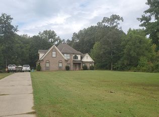 112 Strickland Cv, Byhalia, MS 38611