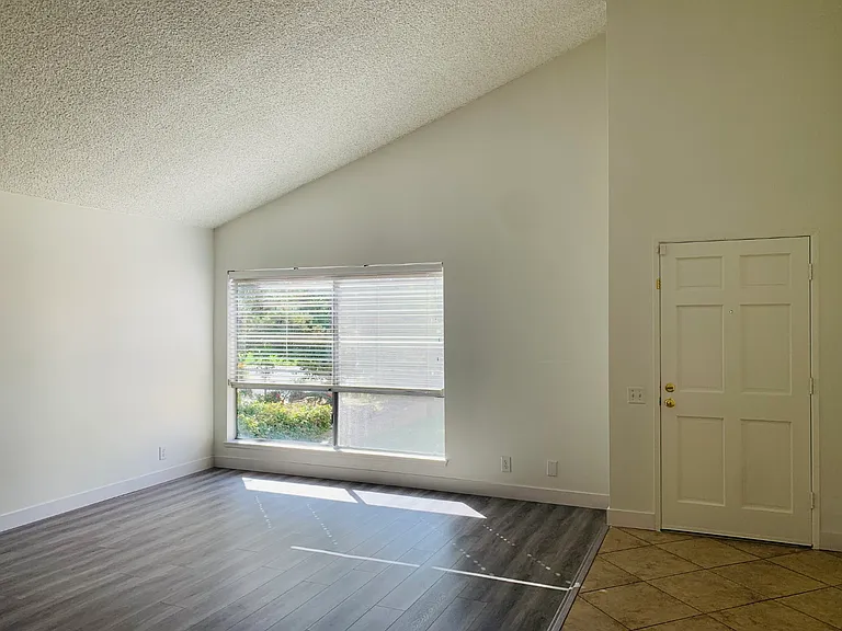14751 Mulberry Ave — Photo 7