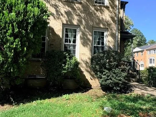 10252 Friendship Ct, Fairfax, VA 22032