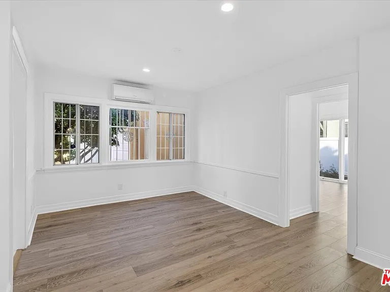 1185 S Tremaine Ave — Photo 11