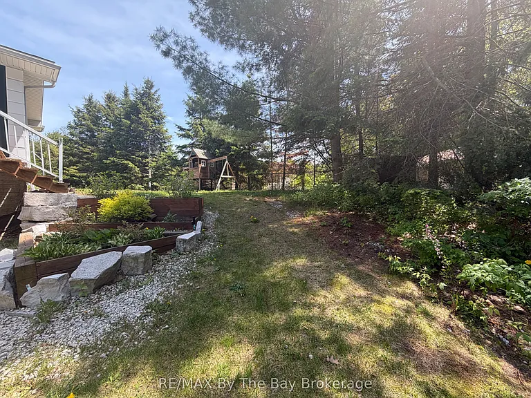 24 Bridlewood Cres — Photo 28